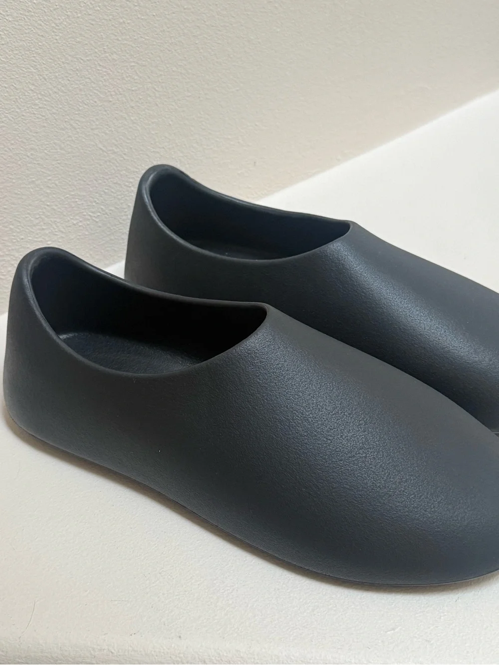 New Yeezy Black Clogs Size 14 | SHIPS NEXT DAY Skip The 13 Week Wait!